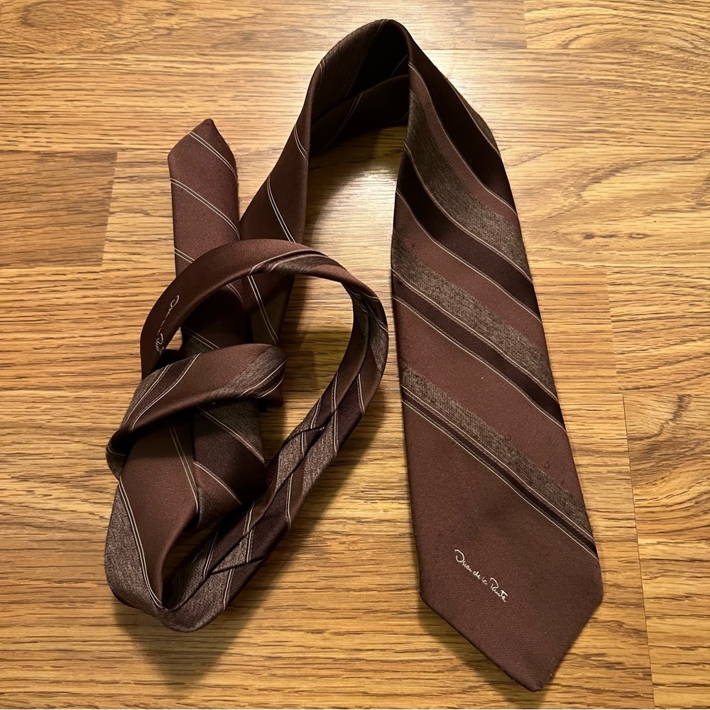 Oscar De La Rente Brown Striped Silk Tie with Subtle Sheen